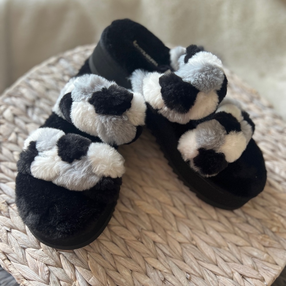 NWT Koolaburra by UGG Ya-Baby Faux Fur Platform Slide Slippers Size 9 Wm